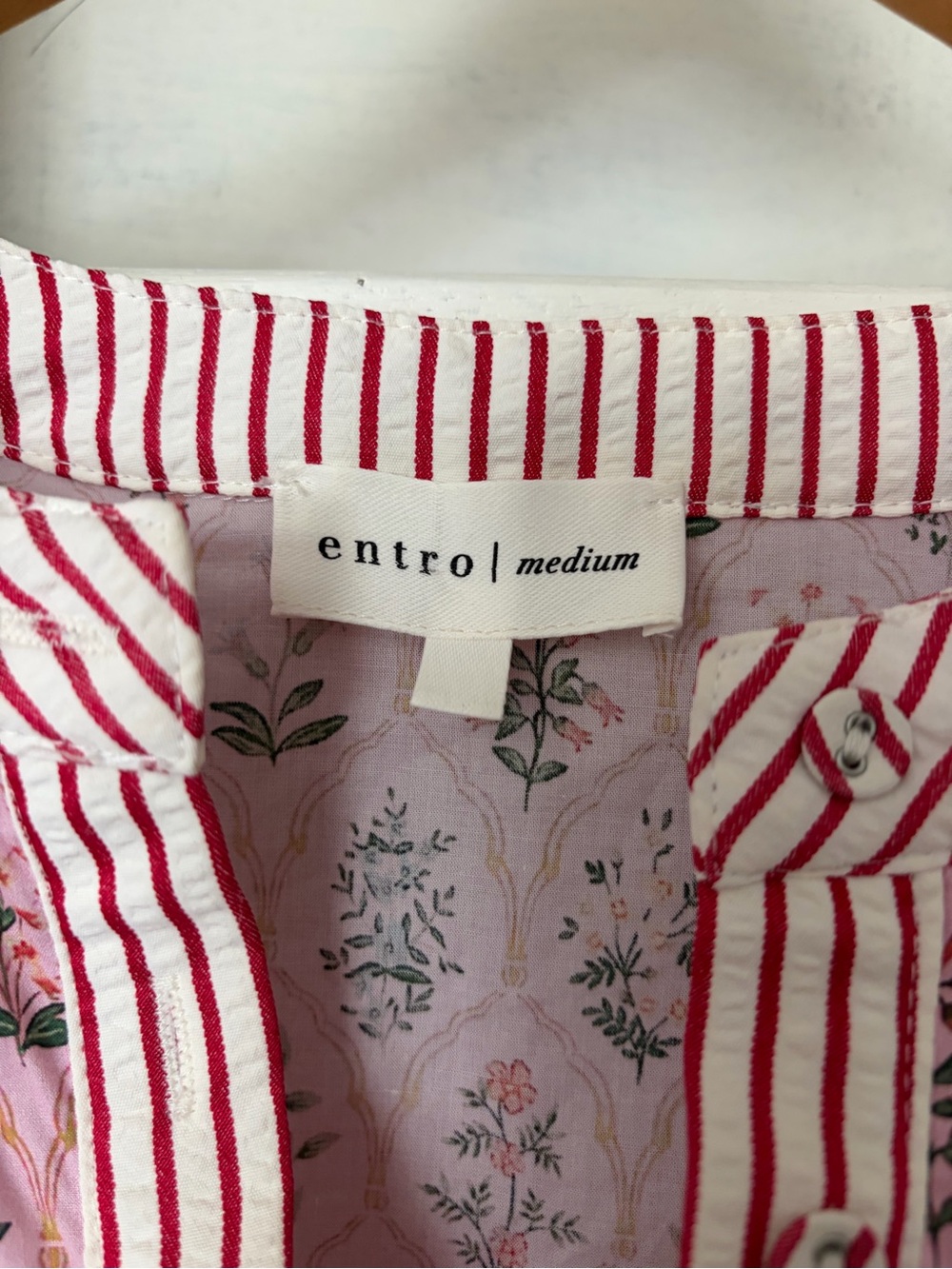 entro Pink Floral Puff-Sleeve Split-Neck Blouse - Picture 2 of 3